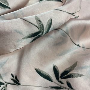 Light Pink Leaf-patterned Silk Scarf